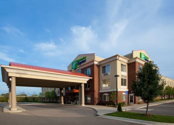 Holiday Inn Express & Suites DETROIT - FARMINGTON HILLS by IHG 1