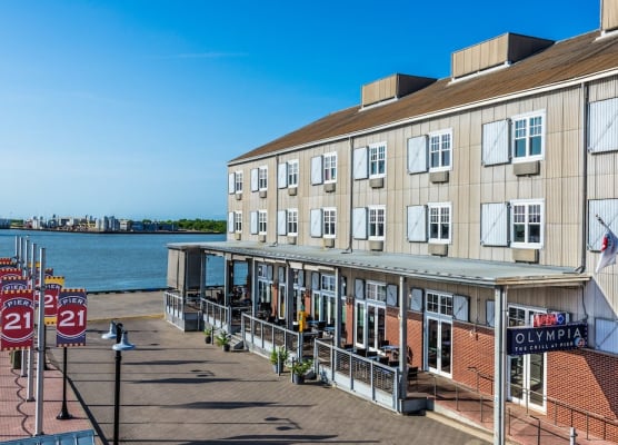 Harbor House Hotel and Marina at Pier 21 1