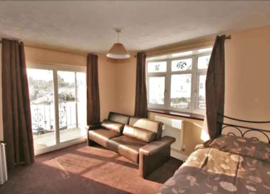 Central Studios Gloucester Road by RoomsBooked - Free Parking 1