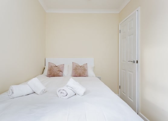 Blackberry - Stylish Self-Contained Flats in Soton City Centre 1