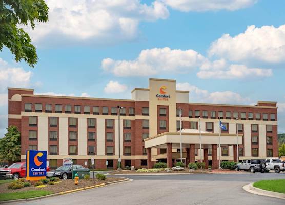 Comfort Suites Outlet Center 1