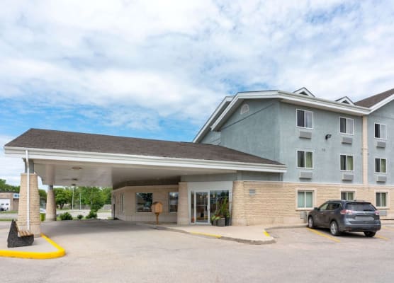 Super 8 by Wyndham Winnipeg West 1