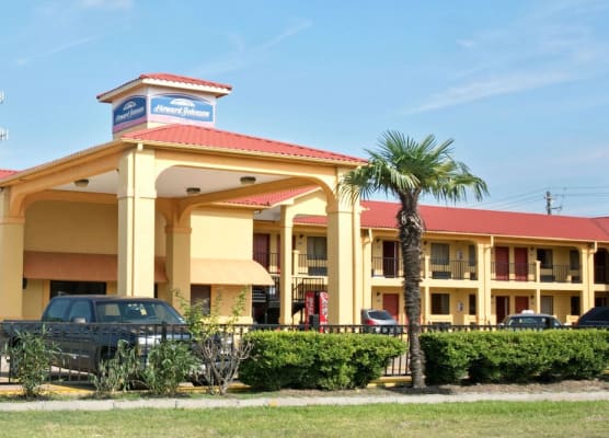 Howard Johnson by Wyndham Houston Heights Downtown 1