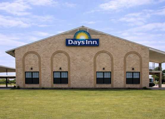 Days Inn & Suites by Wyndham - Canton First Monday Trade Days 1