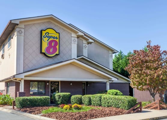 Super 8 by Wyndham Charlotte/Amusement Park Area 1