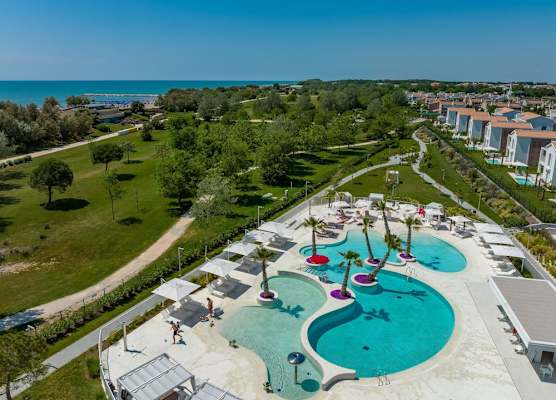 Pareus Beach Resort 1