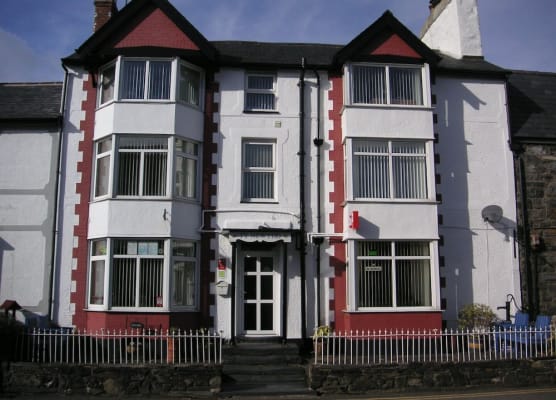 Ty Newydd Guest House 1