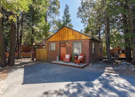 Arrowhead Pine Rose Cabins 1