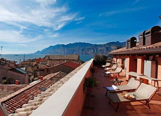 Hotel Lago Di Garda 1