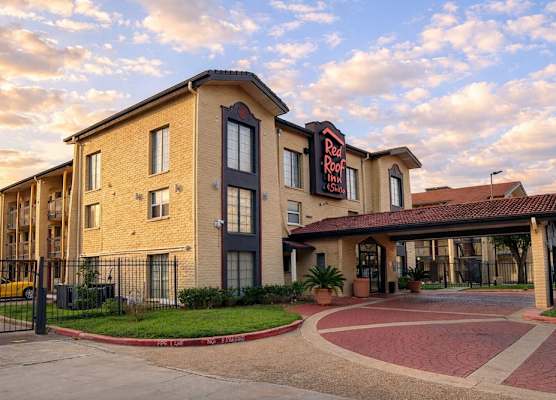 Red Roof Inn & Suites Houston- Hobby Airport 1
