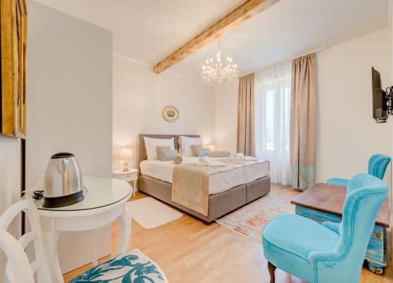 Le Monde - Vintage Accommodation 1