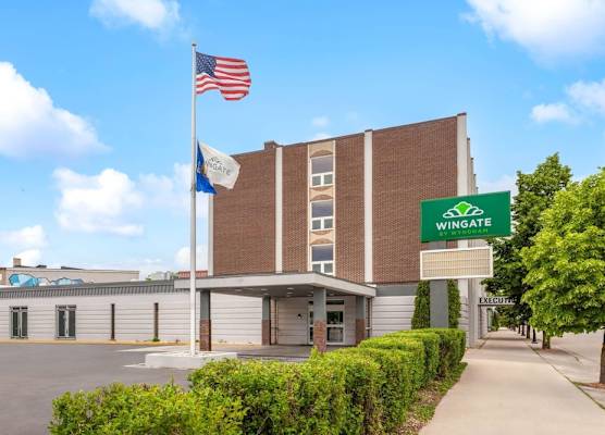 Wingate by Wyndham Sheboygan 1
