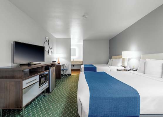 Days Inn & Suites by Wyndham Flagstaff I-40 1