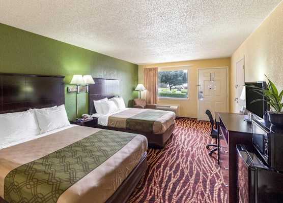 Econo Lodge Inn & Suites San Antonio near Frost Bank Center 1