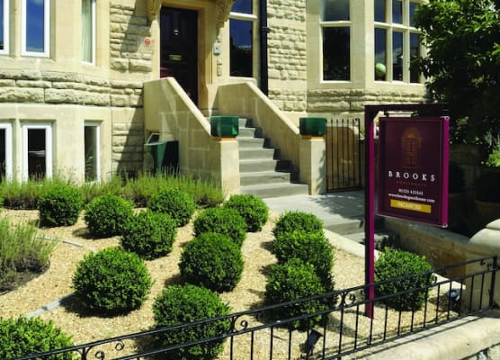 Brooks Guesthouse 1