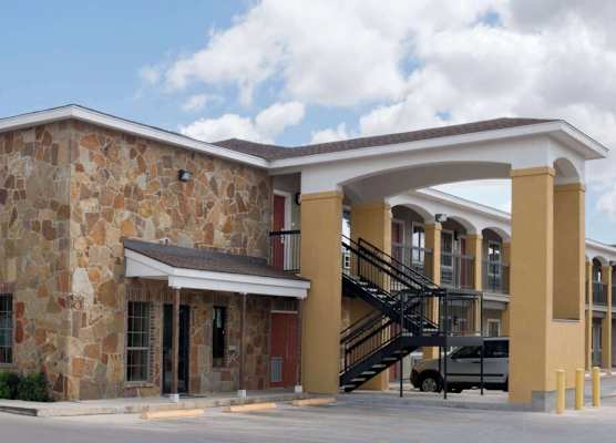Super 8 by Wyndham San Antonio Near Fort Sam Houston 1