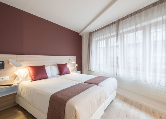 Hotel & Aparthotel Cosmos 1