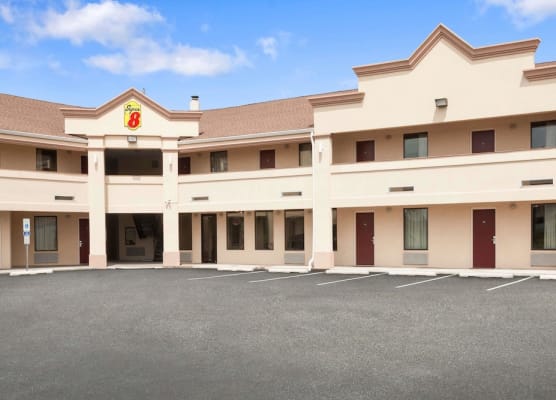 Super 8 by Wyndham Rahway/Newark 1