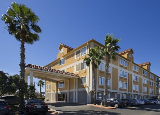Holiday Inn Express & Suites SAN ANTONIO-DTWN MARKET AREA by IHG 1
