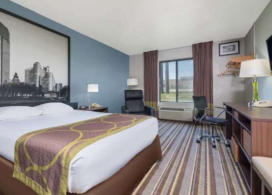 Super 8 by Wyndham Bakersfield/Central 1
