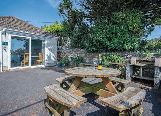 Lundy Lodge – 1 Bedroom Annex – Rhossili 1