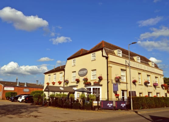 Le Bouchon Brasserie & Hotel 1