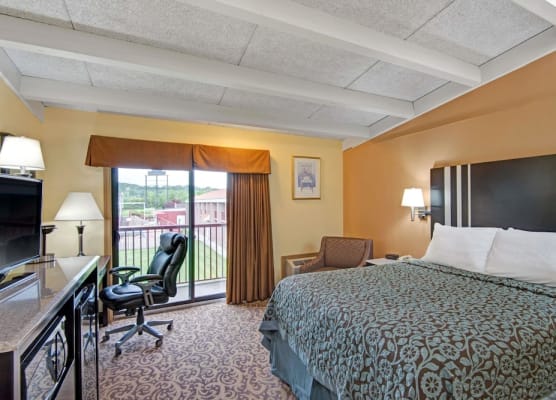 Days Inn by Wyndham Washington 1