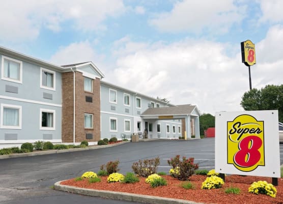 Super 8 by Wyndham Lexington Hamburg Area 1