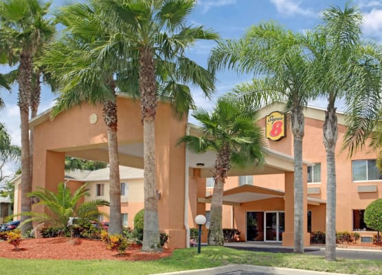 Super 8 by Wyndham Daytona Beach 1