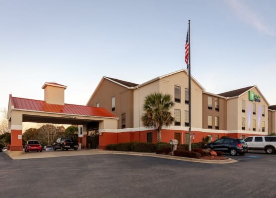 Holiday Inn Express & Suites MILTON EAST I-10 by IHG 1