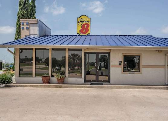 Super 8 by Wyndham San Marcos 1