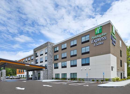Holiday Inn Express & Suites PAINESVILLE - CONCORD by IHG 1