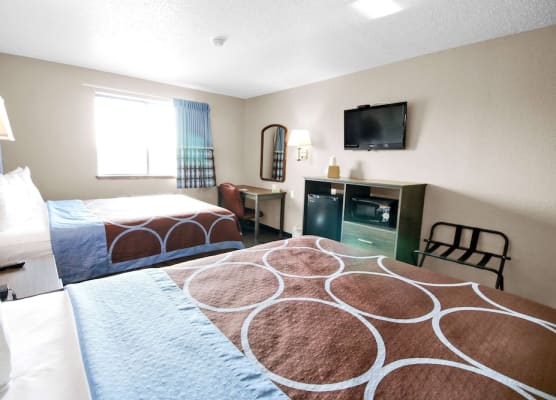 Super 8 by Wyndham Kenosha/Pleasant Prairie 1