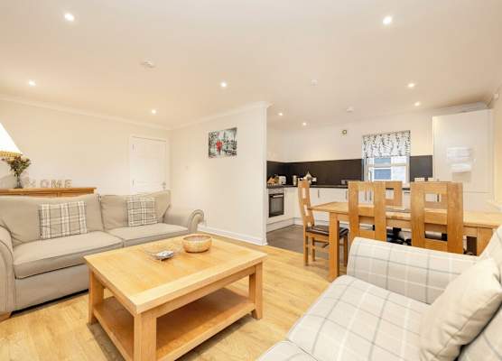 JOIVY Gorgeous Flat Near Edinburgh Castle W/ Parking 1