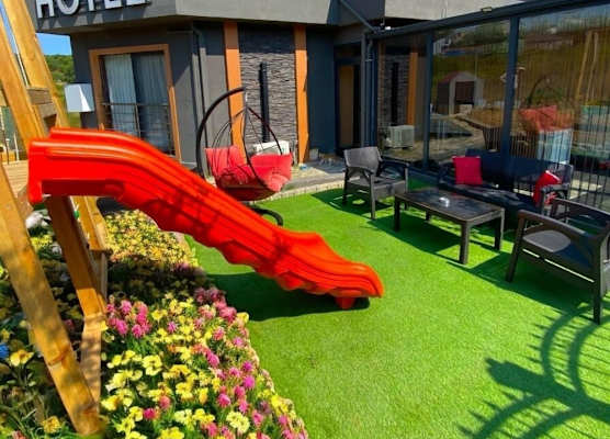 New Garden Airport Hotel & Restaurant 1