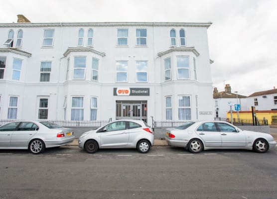 OYO Studiotel Great Yarmouth - Modern Hotel Apartments 1