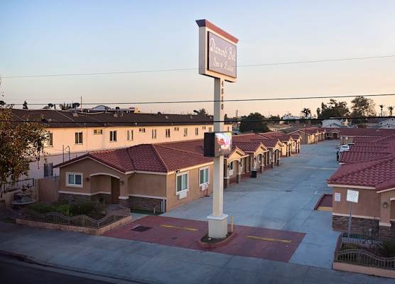 Diamond Bell Inn & Suites 1