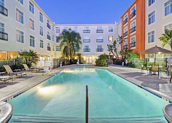 Embassy Suites by Hilton Valencia 1