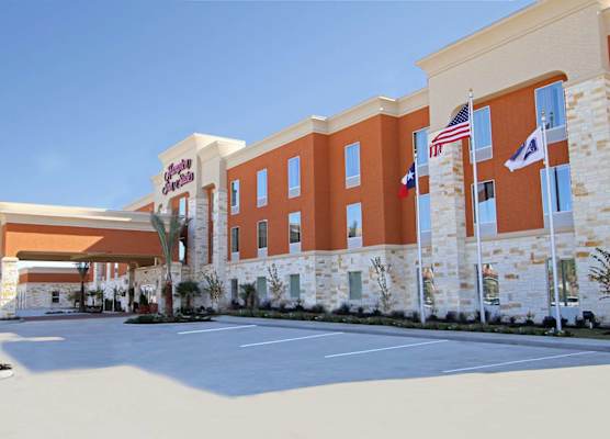 Hampton Inn & Suites Winnie 1
