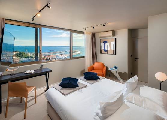 Royal Suites-Sky 1