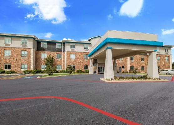 Best Western Plus Bowie Inn & Suites 1