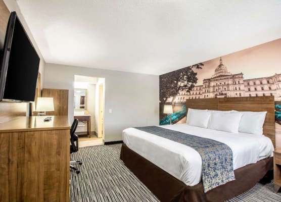 Clarion Pointe East Lansing University Area 1