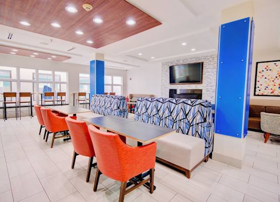 Holiday Inn Express & Suites CHESTER-MONROE-GOSHEN by IHG 1