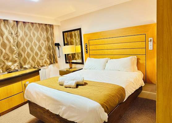 Crown Hotel - Stone, Near Stoke-On-Trent by OYO 1