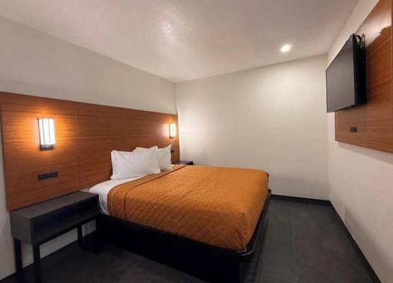 SOFI MOTEL 1