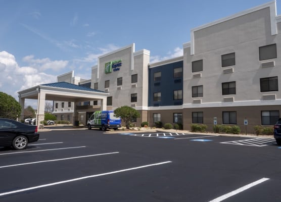 Holiday Inn Express & Suites GREENVILLE AIRPORT by IHG 1