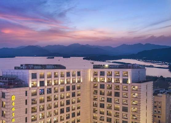 Midtown Shangri-La, Hangzhou, moments from West Lake 1