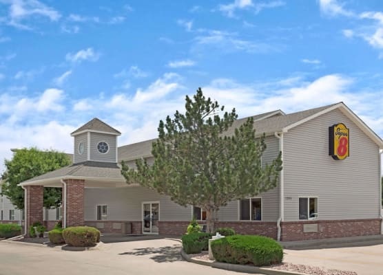 Super 8 by Wyndham Windsor 1