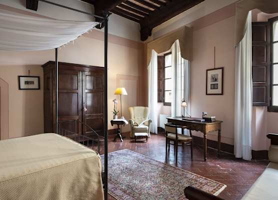 Boutique Historic Hotel L'Antico Pozzo in San Gimignano 1