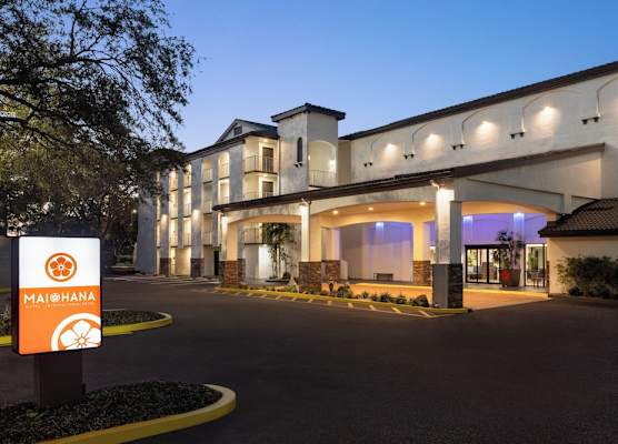 Mai Hana Hotel and Suites I Drive-Theme Parks 1